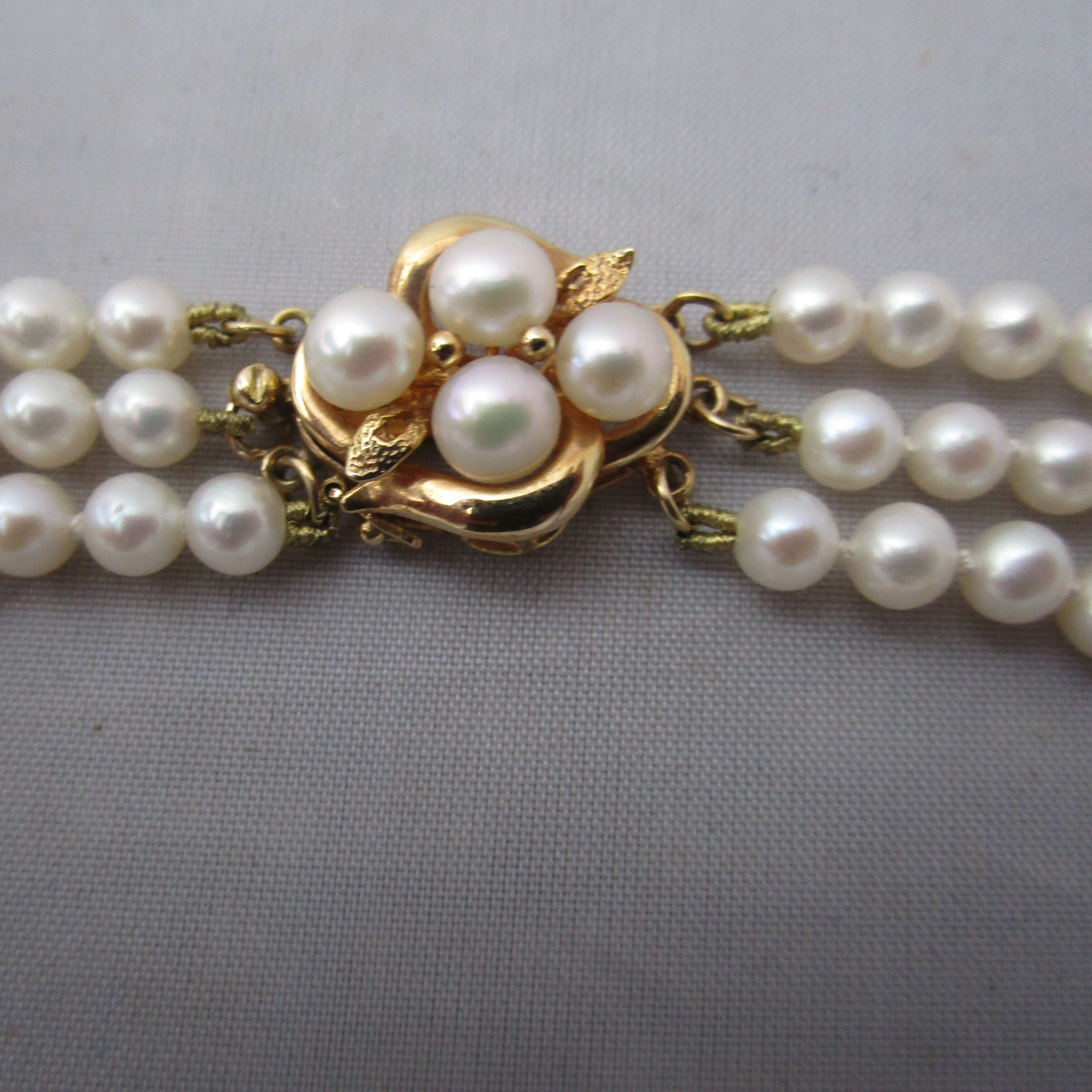 14K Gold Clasp And Cultured Pearl Choker Necklace Vintage c1960