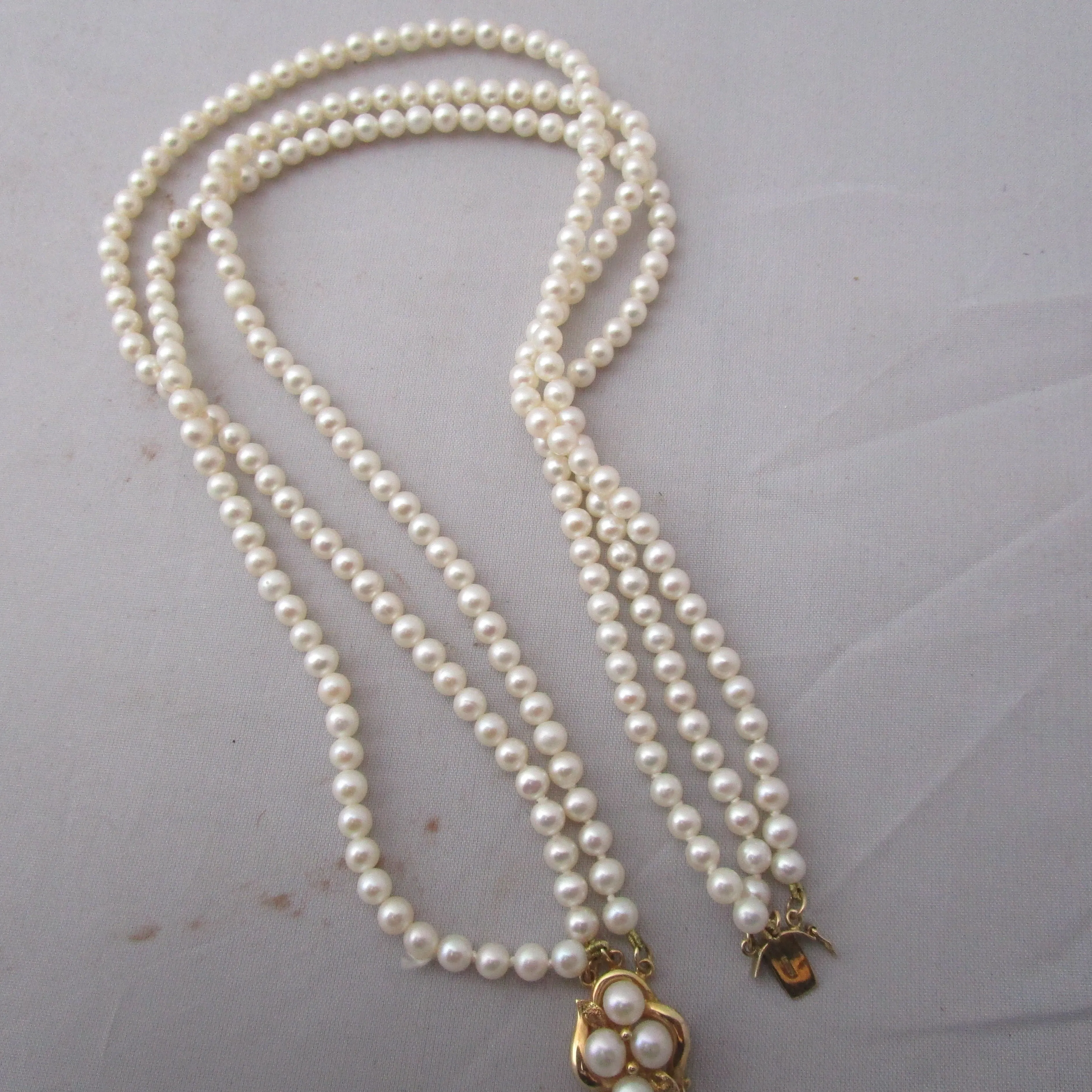 14K Gold Clasp And Cultured Pearl Choker Necklace Vintage c1960