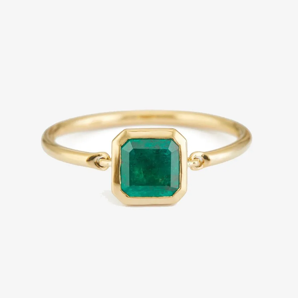 18k Gold Emerald Classic Button Ring