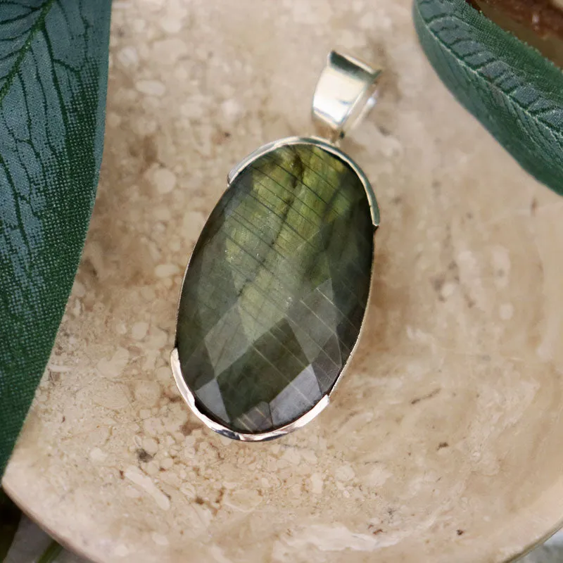 Aryan Labradorite Oval Bohemian Pendant