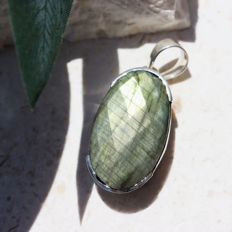 Aryan Labradorite Oval Bohemian Pendant