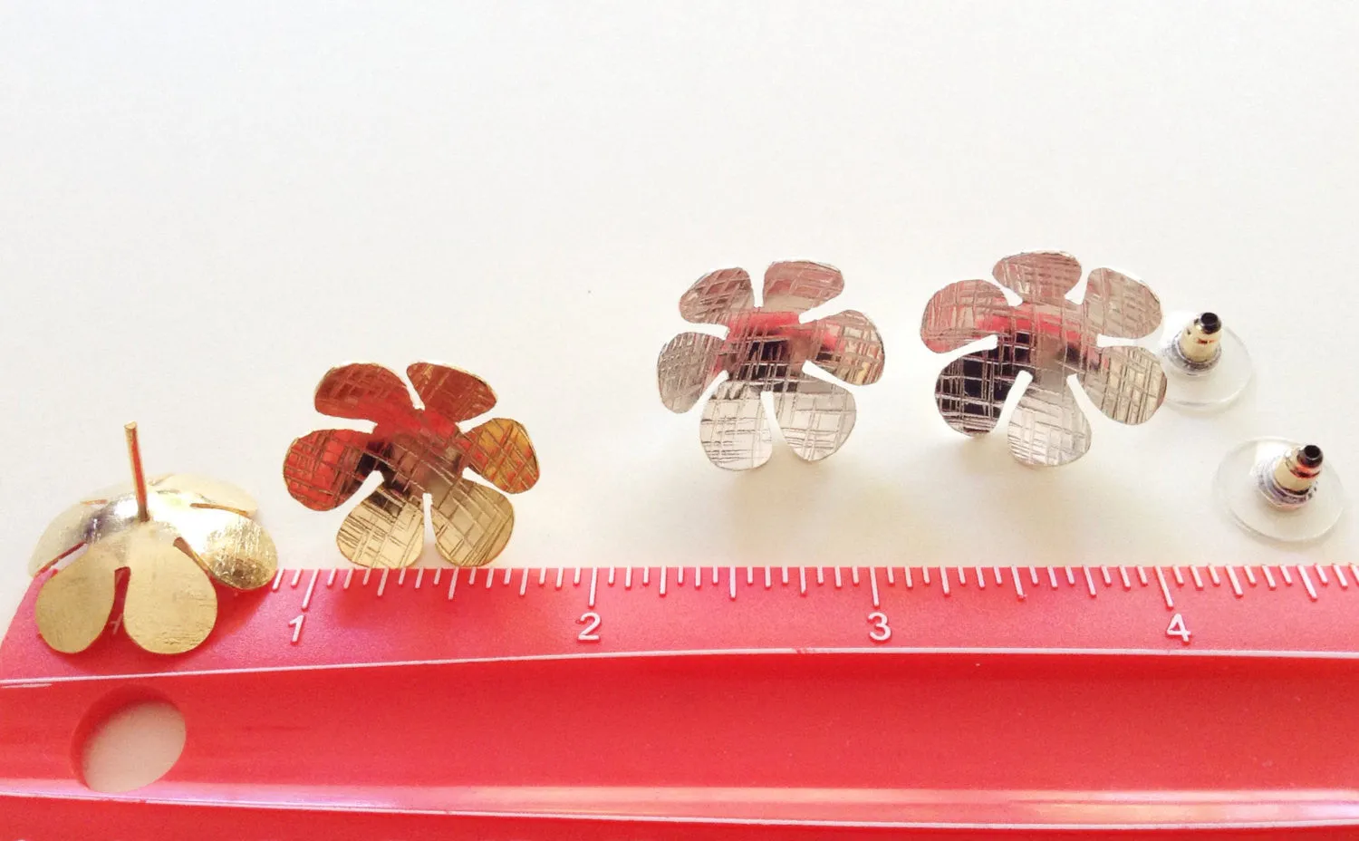 Gold post flower earrings, silver post flower earrings, Daisy Earrings, Gold stud Earrings, Flower Earrings, Silver stud flower earrings